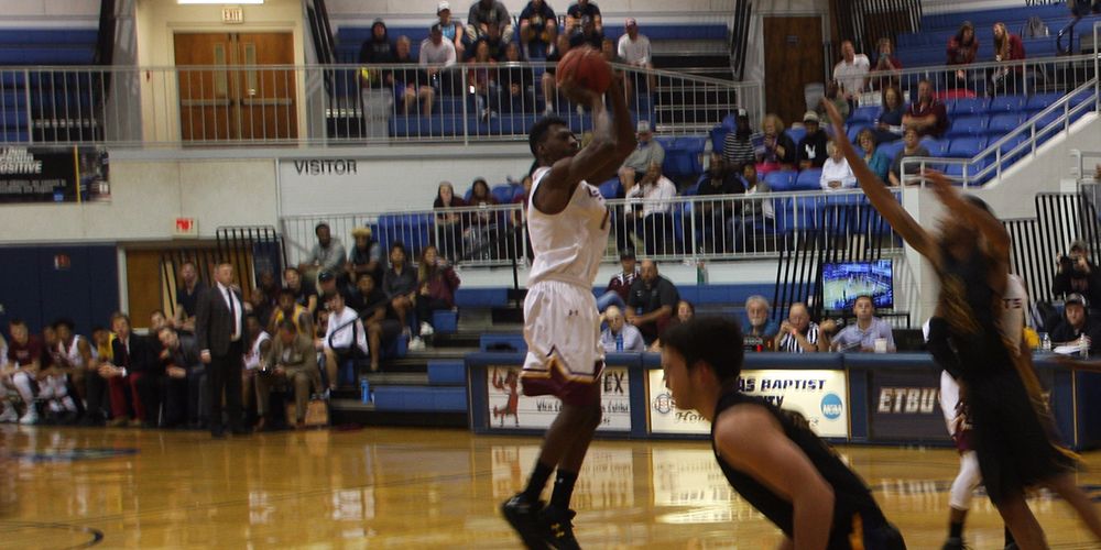 Sapp Hits 1000; Cold Spells Drop Gents Basketball to East Texas Baptist, 90-77