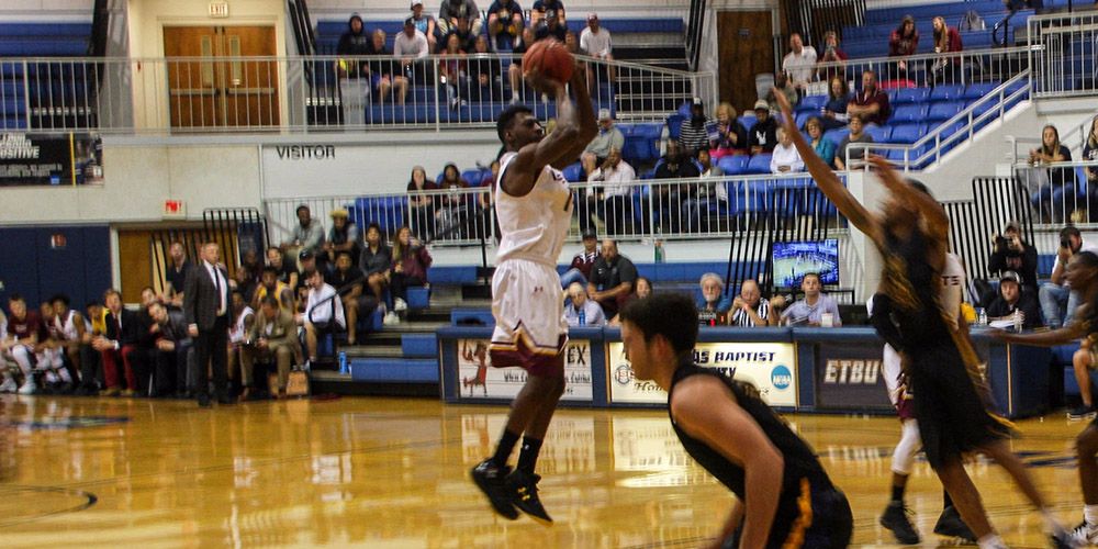 Final Push Sinks Gents in Road Loss to Ozarks, 92-86
