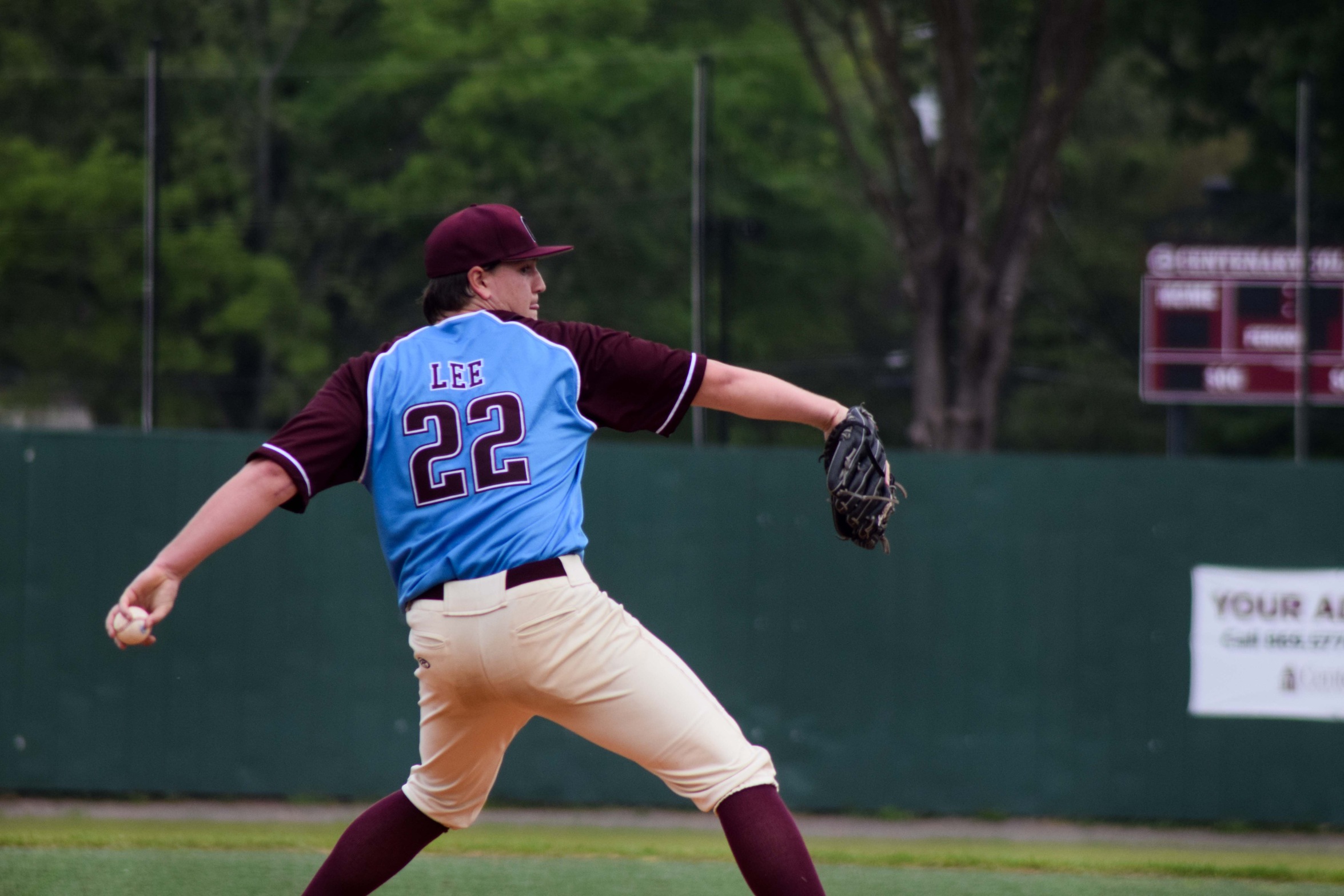 Baseball Defeats Dubuque, 13-6, at Home on Thursday