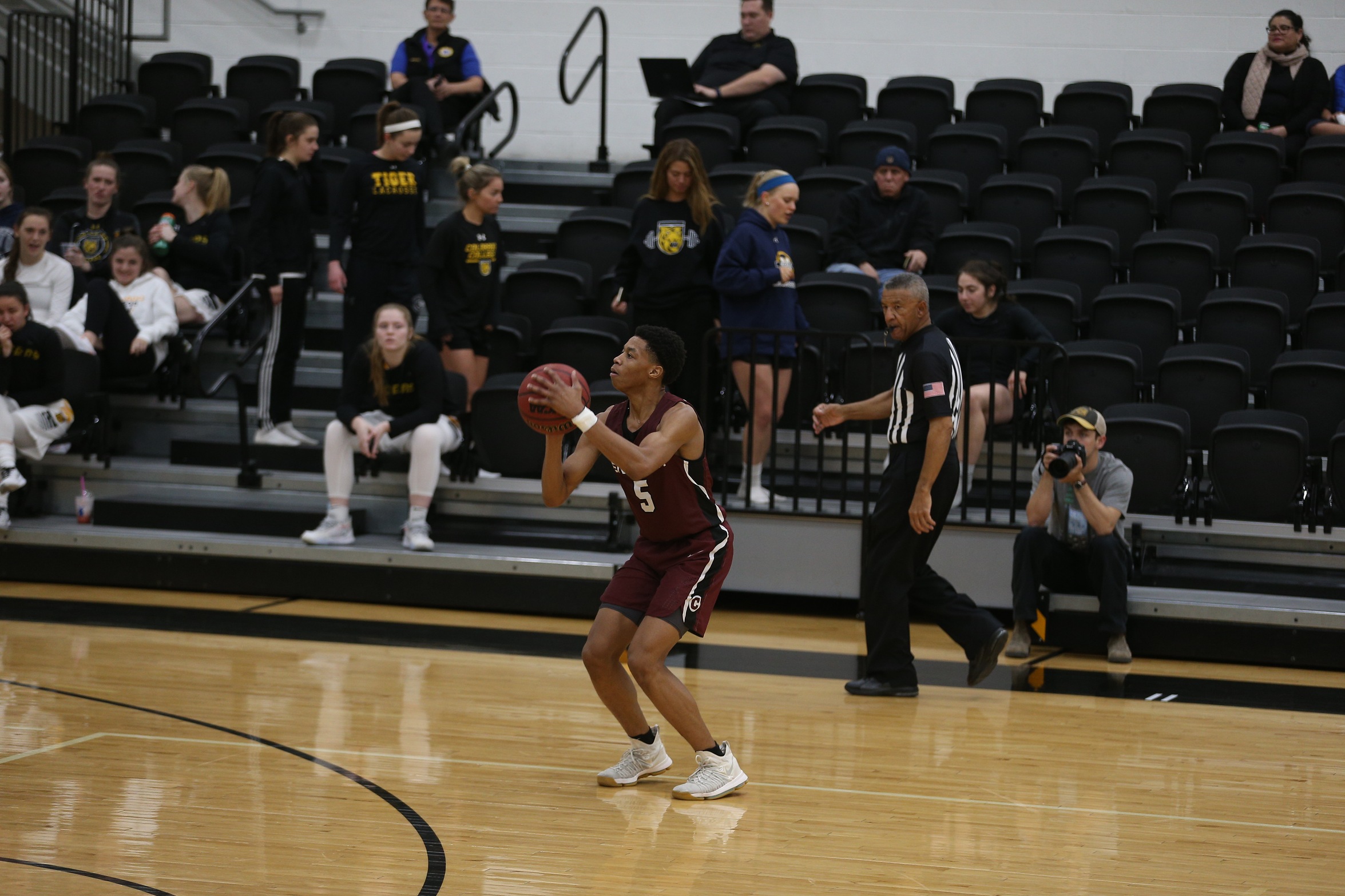 Men's Basketball Stifles Colorado College, 59-43, at Home on Monday