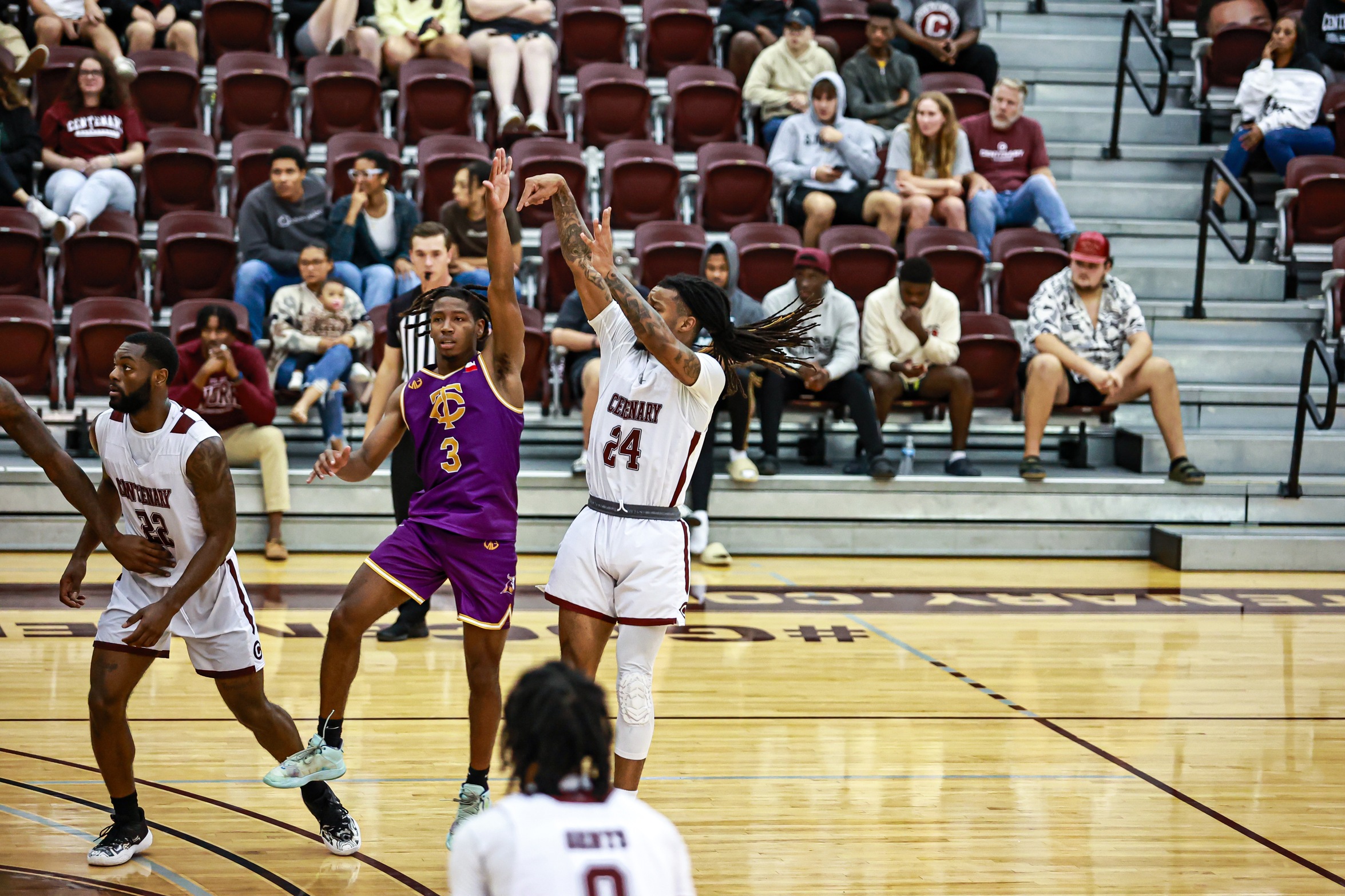 Sharp-shooting AJ Hall and the Gents face Colorado College in a key conference contest on Sunday.

PHOTO: Isabell Gonzales