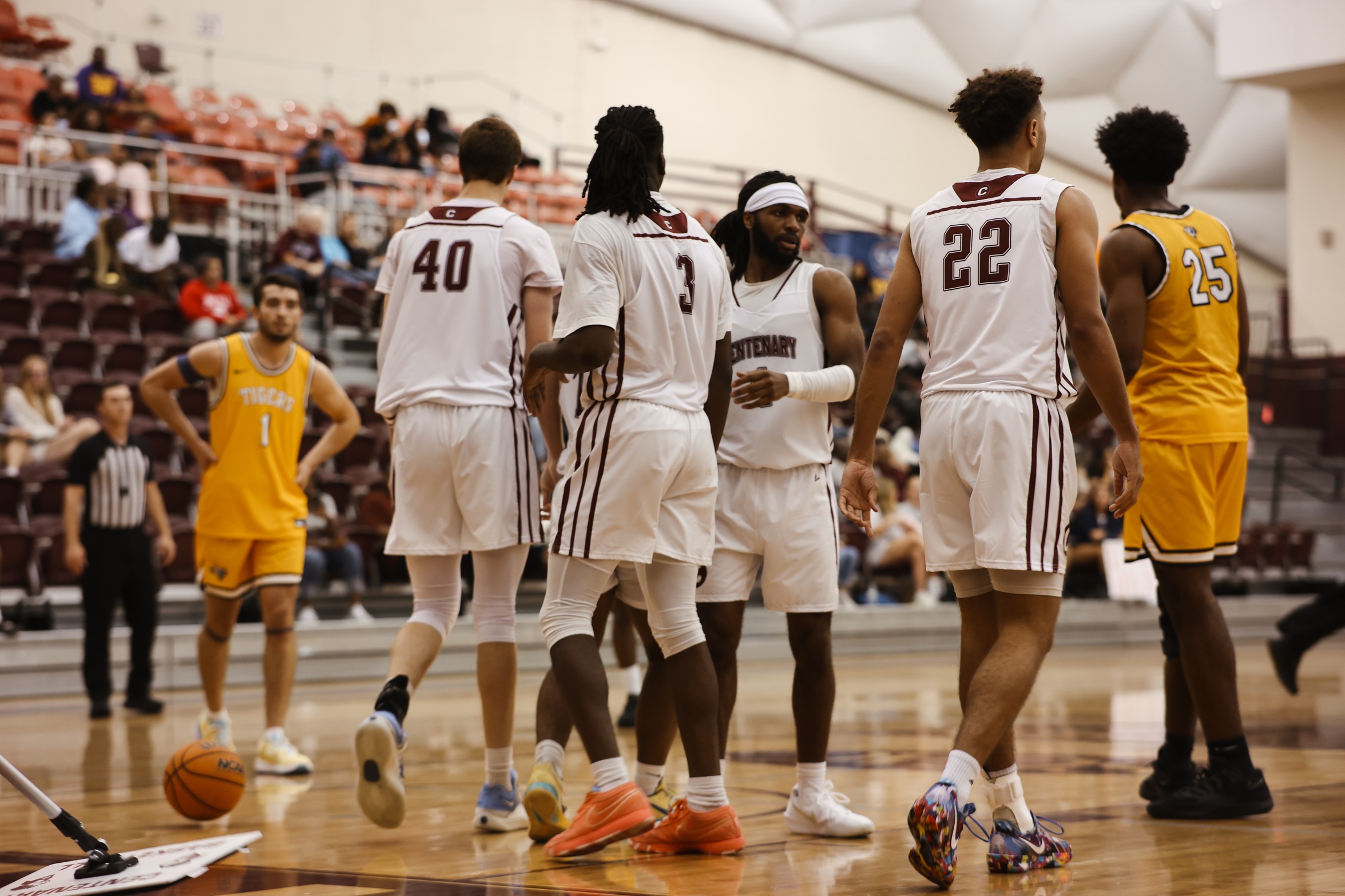 The Gents will face Grambling in an exhibition contest on Tuesday at NOON. 

PHOTO: Jaeden Thrasher
