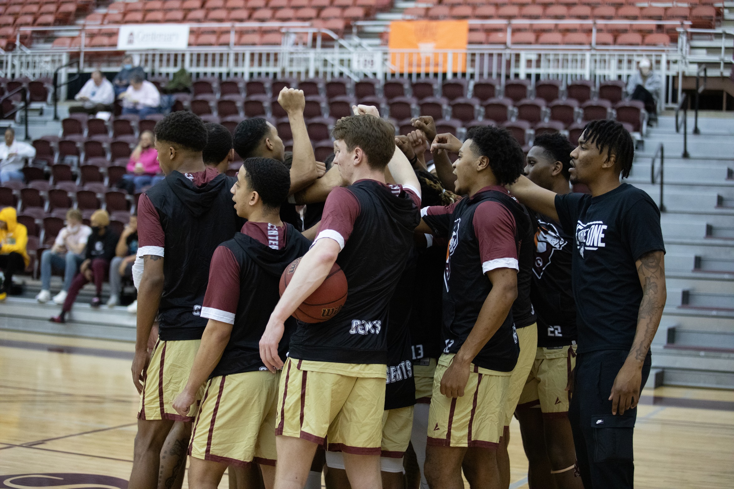 Gents Fall On Friday at Schreiner, 71-57