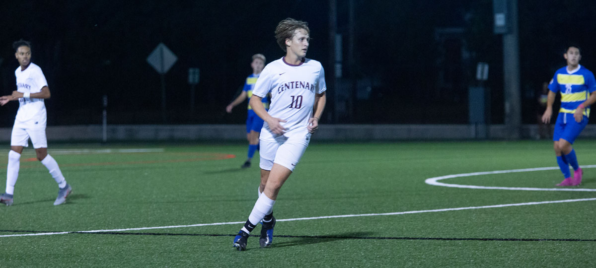 Men's Soccer Comes Up Short in Season Opener to LeTourneau, 2-0