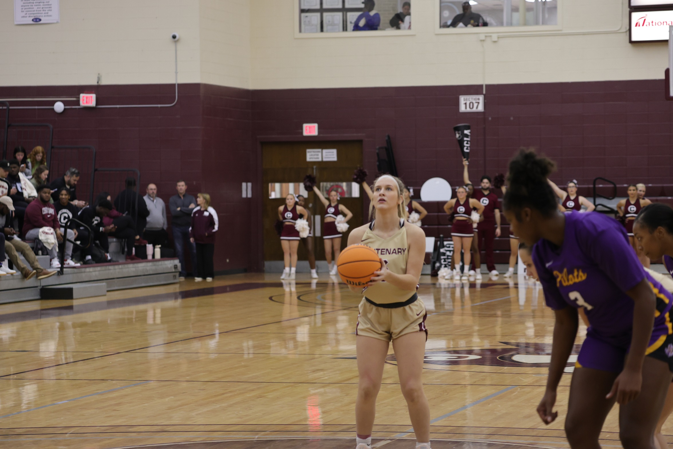The Ladies went 1-1 during the weekend at the Millsaps Thanksgiving Classic.