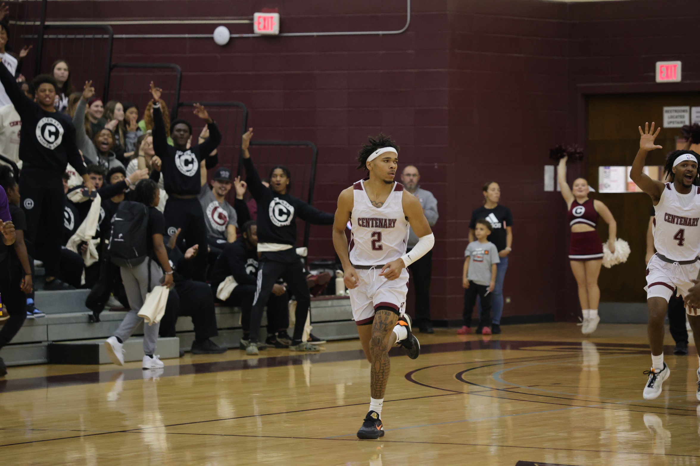 Senior F Seth Thomas' career-high 34 points lifted the Gents to a win over Dallas.