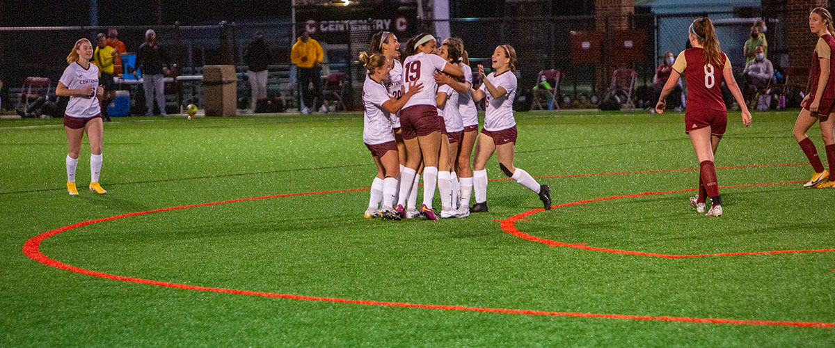 Women's Soccer Records Another Shutout, Blanks Schreiner 2-0 on Saturday