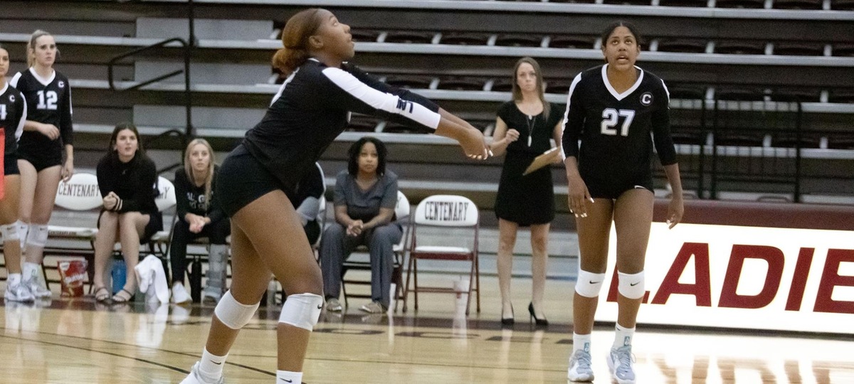 Ladies Split Pair Of Matches On Saturday In Hendrix Invitational