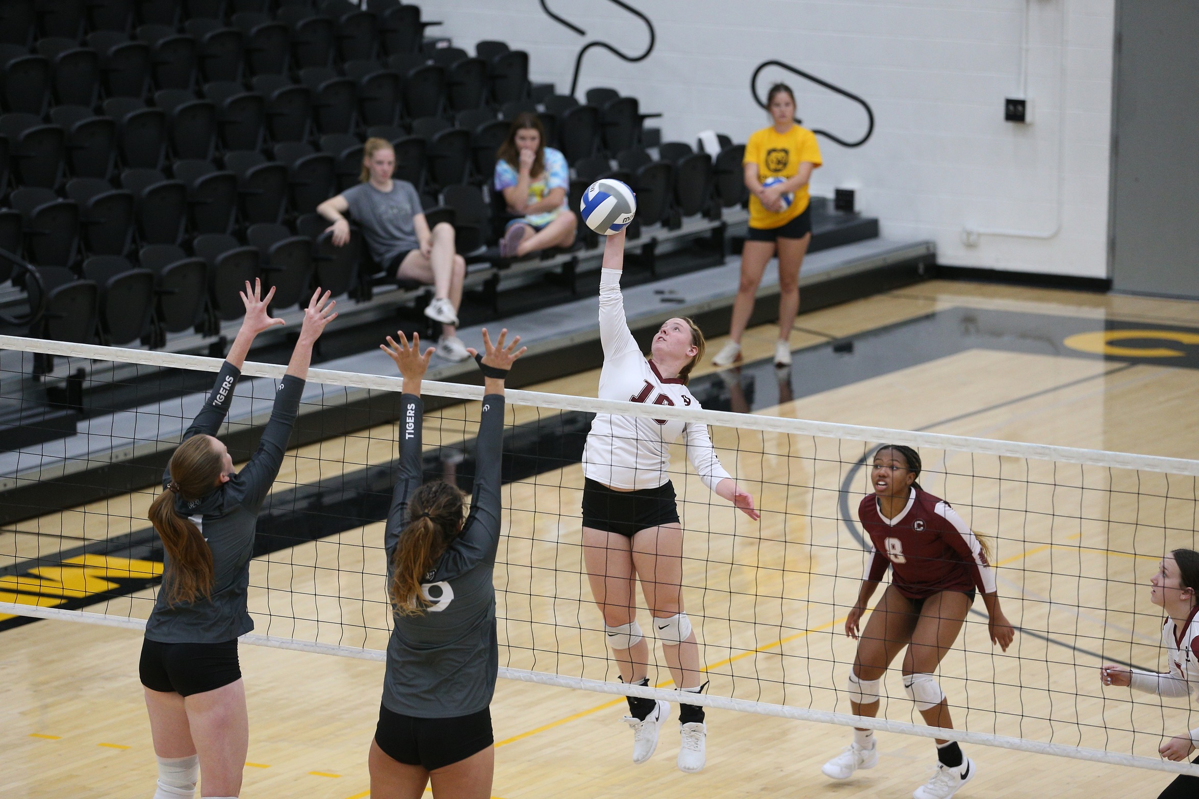 The Ladies fell 3-1 at home to LeTourneau on Tuesday. 

PHOTO: Charlie Lengal III
