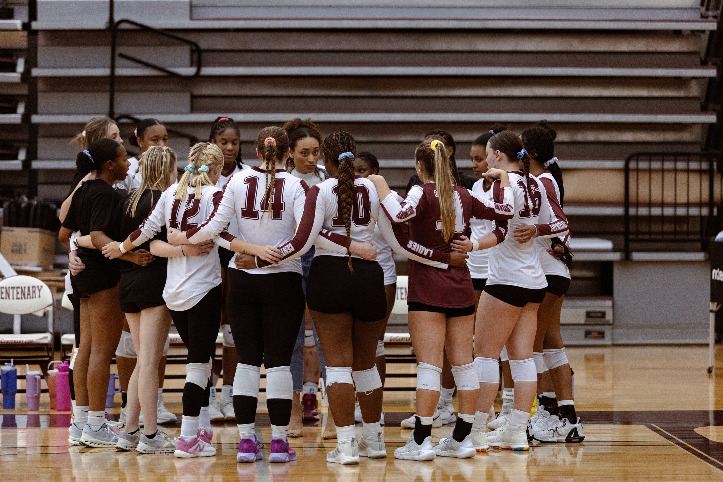 The Ladies fell just short of a conference win on Sunday, falling in five sets to the University of Dallas Crusaders.